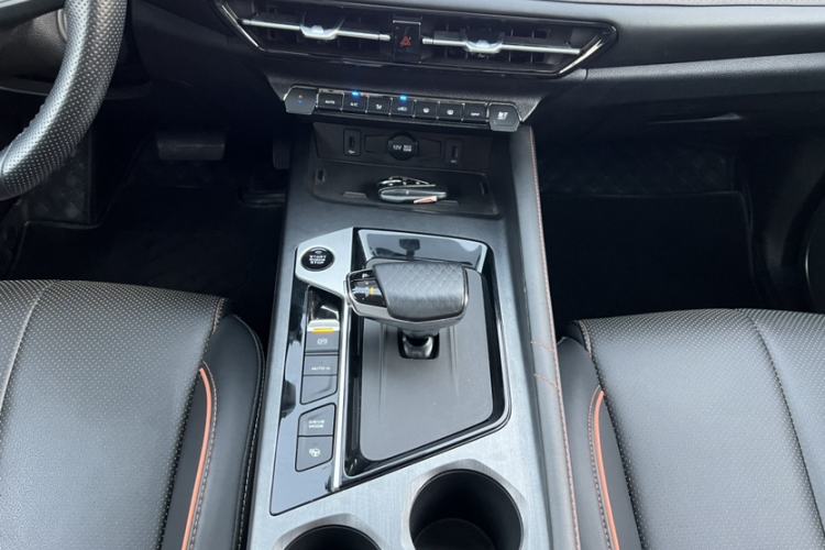 Used CHANGAN OSHAN X7 PLUS 2022 1.5T Blue Whale Edition Automatic Geeker Navigation Model Gear Lever