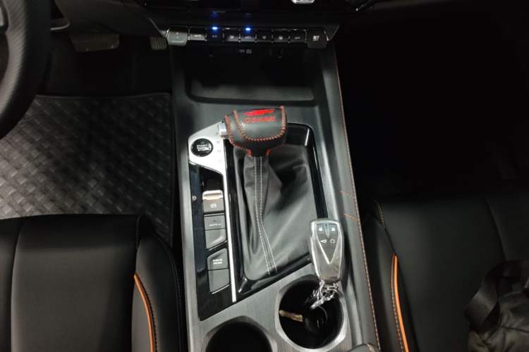 Used CHANGAN OSHAN X7 PLUS 2022 1.5T Blue Whale Edition Automatic Prestige 7-Seater Gear Lever