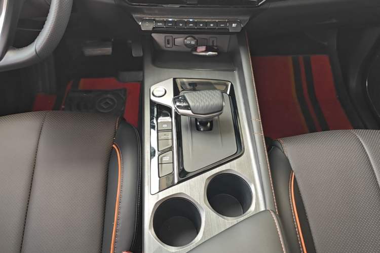 Used CHANGAN OSHAN X7 PLUS 2022 1.5T Blue Whale Edition Automatic ZhiZun Model Gear Lever