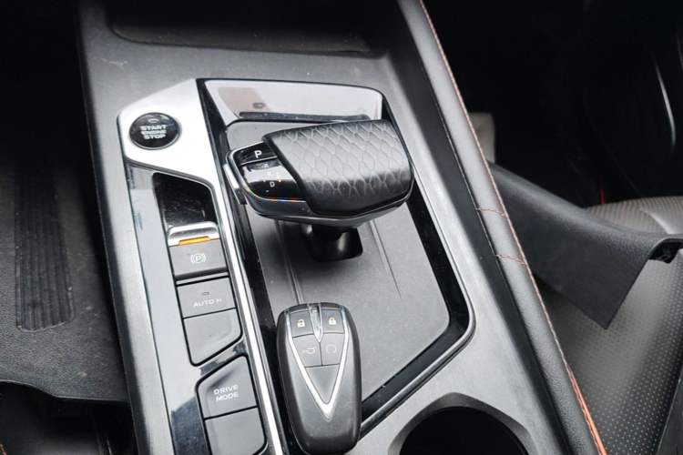 Used CHANGAN OSHAN X7 PLUS 2022 1.5T Blue Whale Edition Automatic ZhiZun Model Gear Lever
