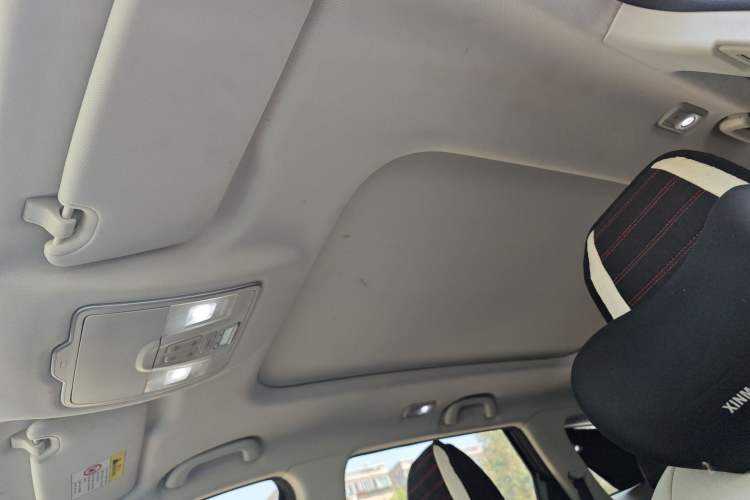 Used CHANGAN OSHAN X7 PLUS 2022 1.5T Blue Whale Edition Automatic Prestige Version Headliner