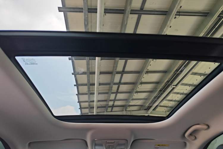 Used CHANGAN OSHAN X7 PLUS 2022 1.5T Blue Whale Edition Automatic ZhiZun Model Headliner