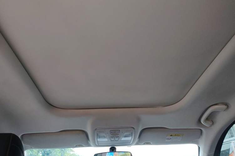 Used CHANGAN OSHAN X7 PLUS 2022 1.5T Blue Whale Edition Automatic ZhiZun Model Headliner