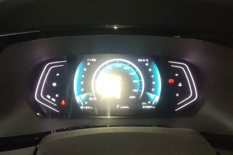 Used CHANGAN OSHAN X7 PLUS 2022 1.5T Blue Whale Edition Automatic ZhiZun Model Instrument Cluster
