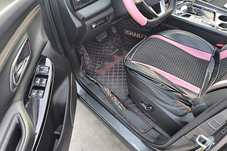 Used CHANGAN OSHAN X7 PLUS 2022 1.5T Blue Whale Edition Automatic Luxury Version Interior 3
