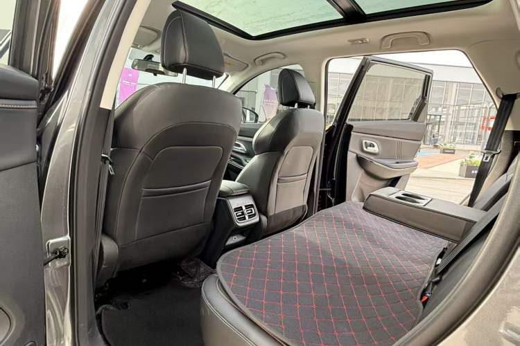Used CHANGAN OSHAN X7 PLUS 2022 1.5T Blue Whale Edition Automatic Prestige Version Interior 3