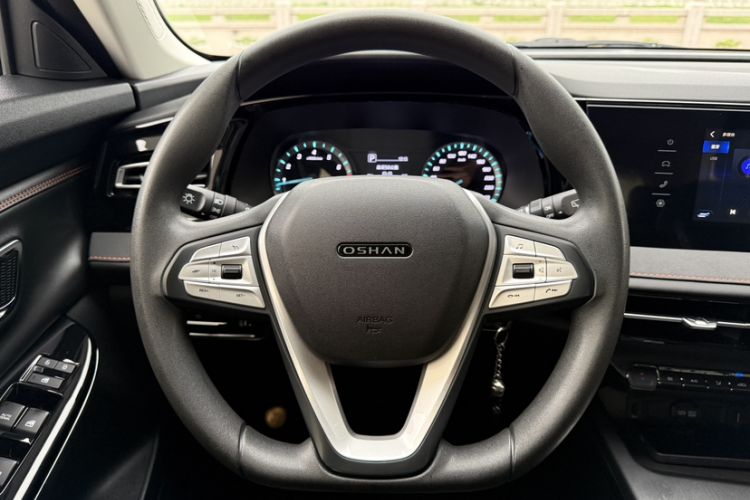 Used CHANGAN OSHAN X7 PLUS 2022 1.5T Blue Whale Edition Automatic Luxury Version Interior 4