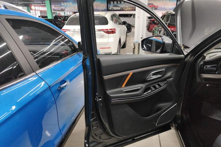Used CHANGAN OSHAN X7 PLUS 2022 1.5T Blue Whale Edition Automatic Luxury Trim Left Front Door Interior