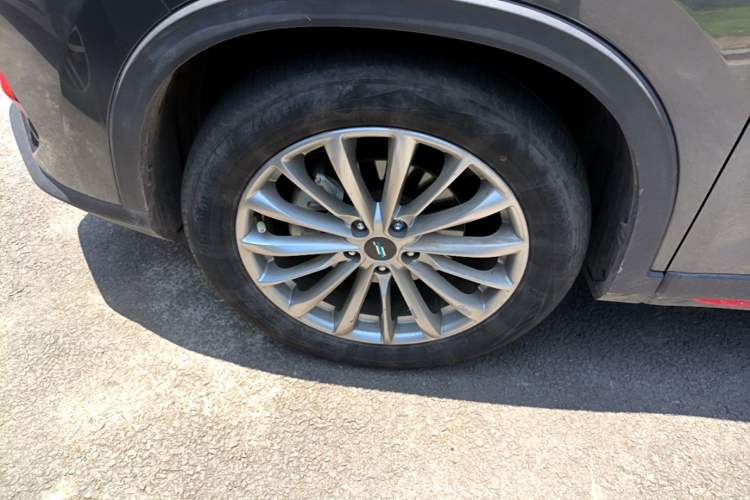 Used CHANGAN OSHAN X7 PLUS 2022 1.5T Blue Whale Edition Automatic Prestige Version Left Front Wheel Hub