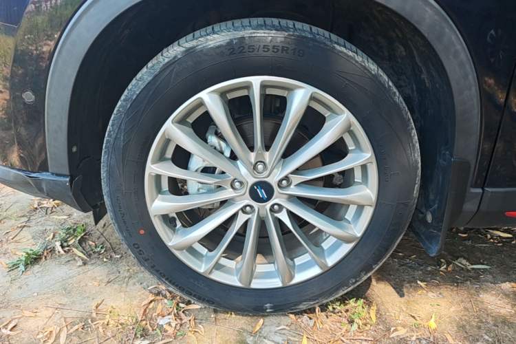 Used CHANGAN OSHAN X7 PLUS 2022 1.5T Blue Whale Edition Automatic Geeker Navigation Model Left Front Wheel Hub
