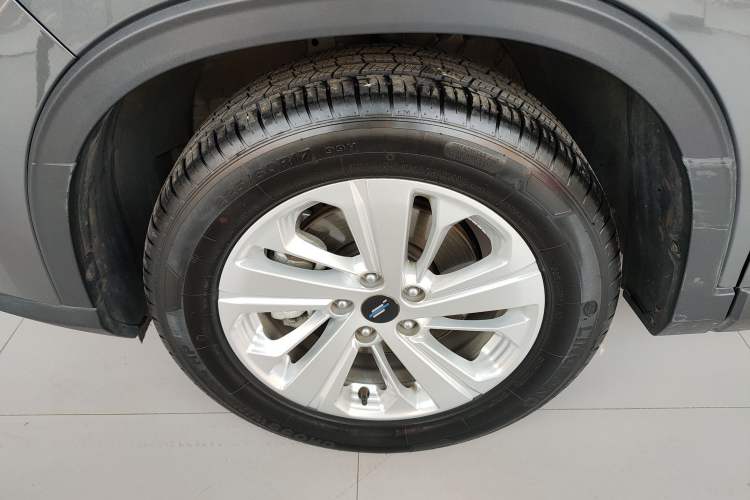 Used CHANGAN OSHAN X7 PLUS 2022 1.5T Manual Luxury Version Left Front Wheel Hub