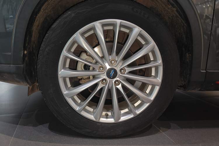 Used CHANGAN OSHAN X7 PLUS 2022 1.5T Blue Whale Edition Automatic Geeker Flagship Model Left Front Wheel Hub