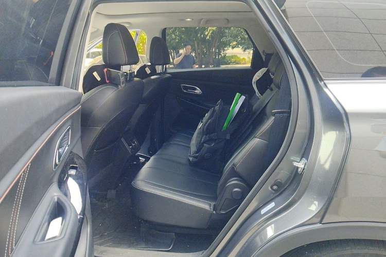 Used CHANGAN OSHAN X7 PLUS 2022 1.5T Blue Whale Edition Automatic Prestige 7-Seater Left Rear Seat