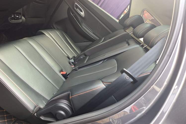 Used CHANGAN OSHAN X7 PLUS 2022 1.5T Blue Whale Edition Automatic Luxury 7-Seater Left Rear Seat