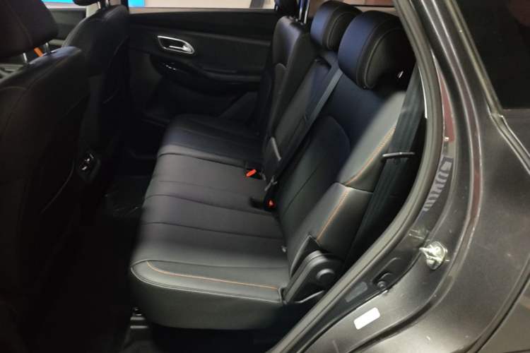 Used CHANGAN OSHAN X7 PLUS 2022 1.5T Blue Whale Edition Automatic Prestige 7-Seater Left Rear Seat
