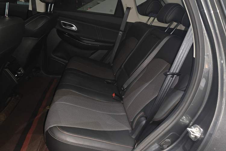 Used CHANGAN OSHAN X7 PLUS 2022 1.5T Blue Whale Edition Automatic Geeker Flagship Model Left Rear Seat