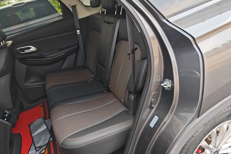 Used CHANGAN OSHAN X7 PLUS 2022 1.5T Blue Whale Edition Automatic ZhiZun Model Left Rear Seat