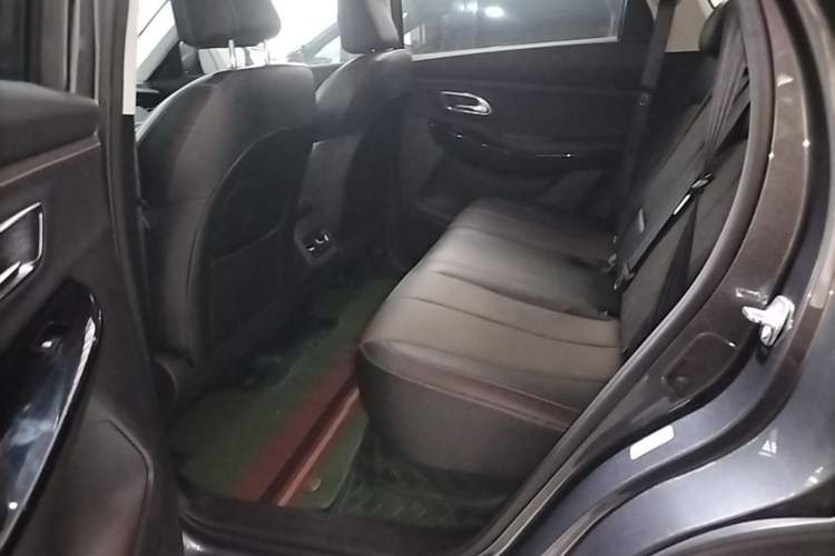 Used CHANGAN OSHAN X7 PLUS 2022 1.5T Blue Whale Edition Automatic ZhiZun Model Left Rear Seat