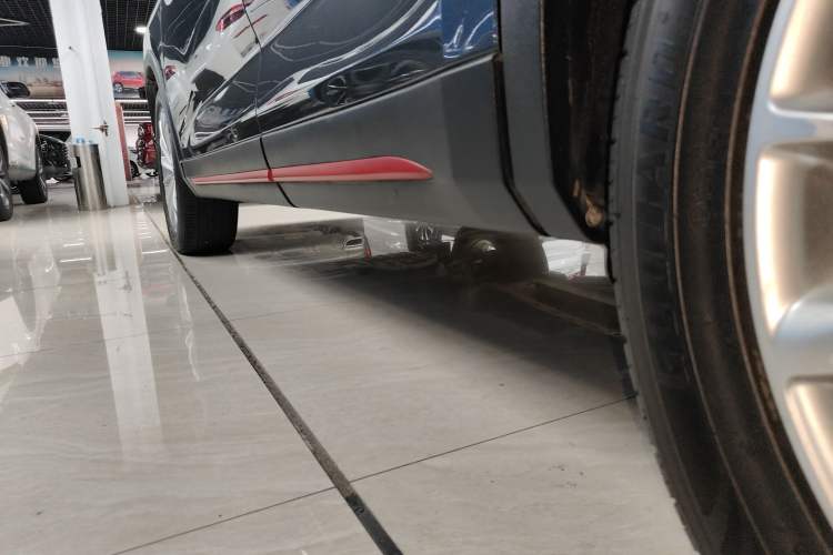 Used CHANGAN OSHAN X7 PLUS 2022 1.5T Blue Whale Edition Automatic Luxury Trim Left Side Sill