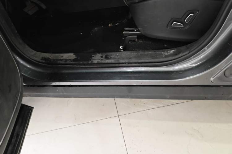 Used CHANGAN OSHAN X7 PLUS 2022 1.5T Blue Whale Edition Automatic ZhiZun Model Left Side Sill