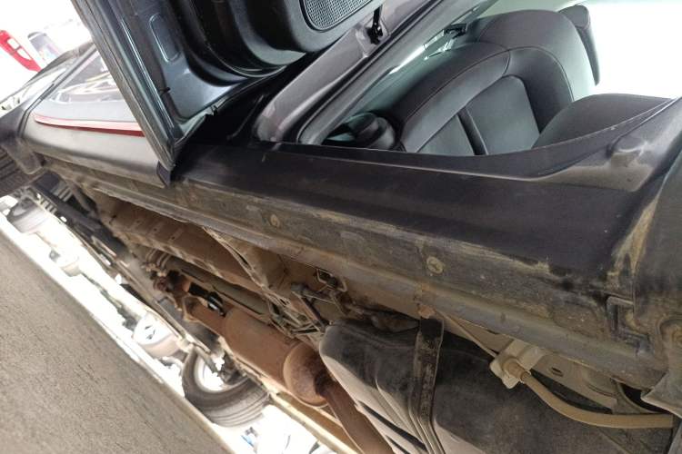 Used CHANGAN OSHAN X7 PLUS 2022 1.5T Blue Whale Edition Automatic Luxury Trim Left Side Sill