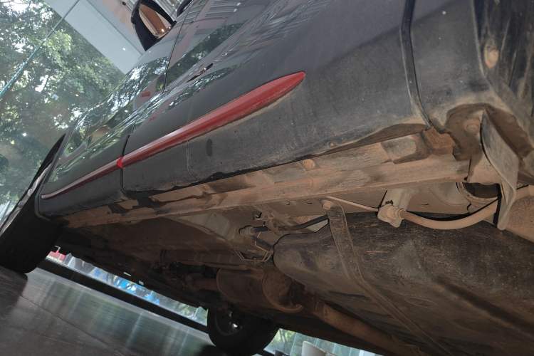 Used CHANGAN OSHAN X7 PLUS 2022 1.5T Blue Whale Edition Automatic Geeker Flagship Model Left Side Sill