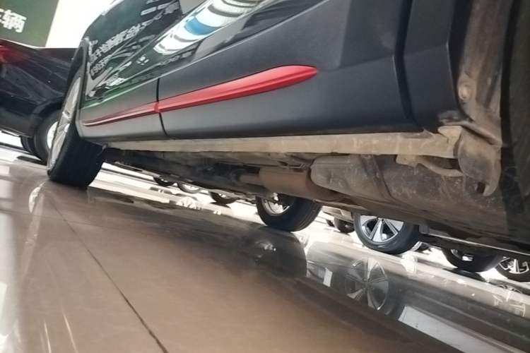 Used CHANGAN OSHAN X7 PLUS 2022 1.5T Blue Whale Edition Automatic ZhiZun Model Left Side Sill