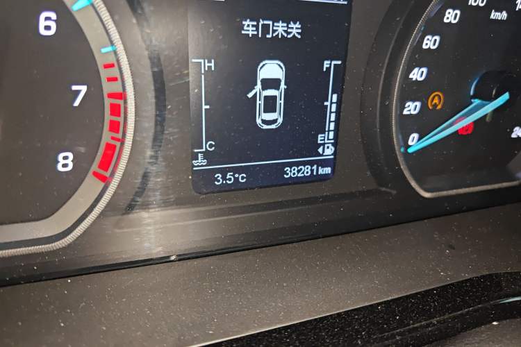 Used CHANGAN OSHAN X7 PLUS 2022 1.5T Blue Whale Edition Automatic Luxury Trim Odometer Close Up