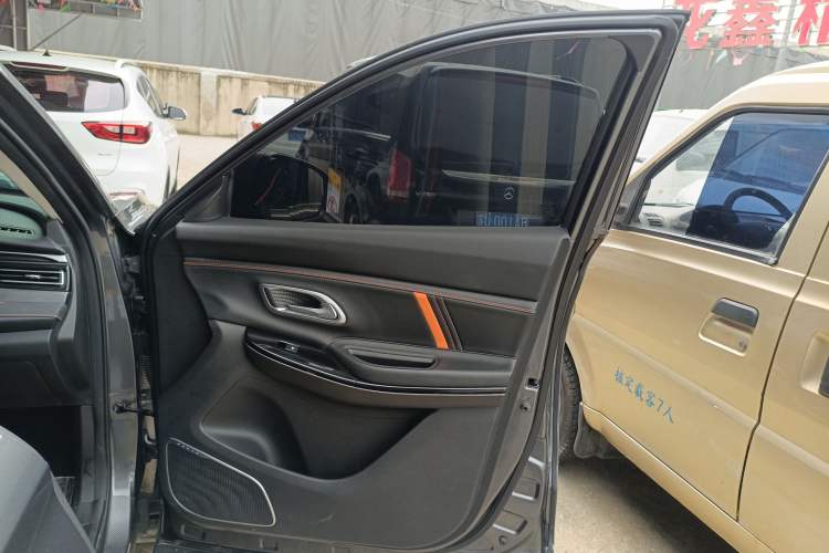 Used CHANGAN OSHAN X7 PLUS 2022 1.5T Blue Whale Edition Automatic Luxury Trim Right Front Door Interior