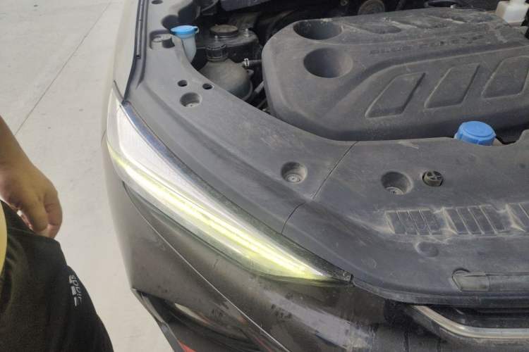 Used CHANGAN OSHAN X7 PLUS 2022 1.5T Blue Whale Edition Automatic Prestige Version Right Front Headlight