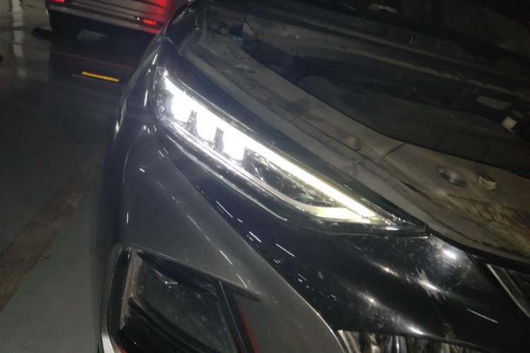 Used CHANGAN OSHAN X7 PLUS 2022 1.5T Blue Whale Edition Automatic Prestige Version Right Front Headlight