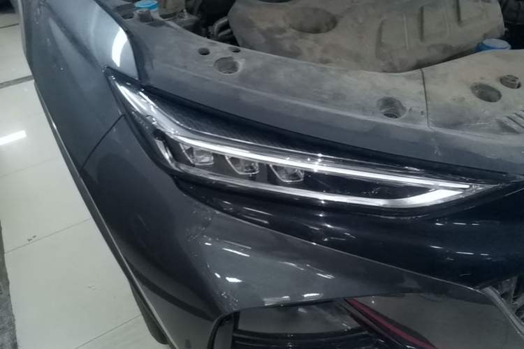 Used CHANGAN OSHAN X7 PLUS 2022 1.5T Blue Whale Edition Automatic Prestige Version Right Front Headlight