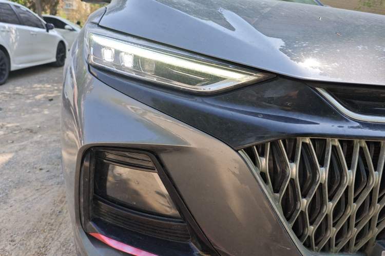 Used CHANGAN OSHAN X7 PLUS 2022 1.5T Blue Whale Edition Automatic Prestige Version Right Front Headlight
