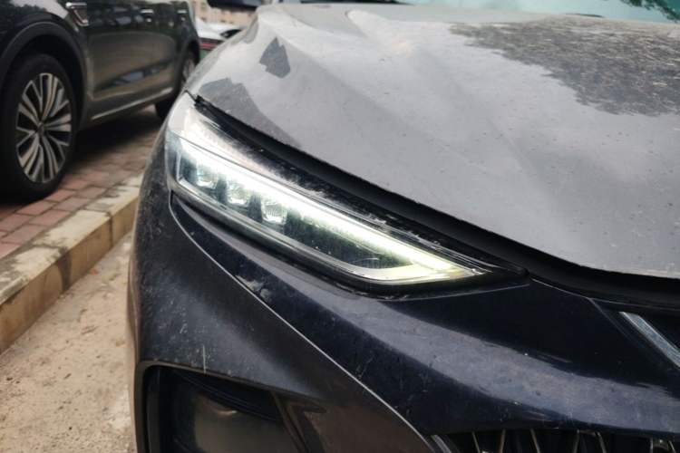 Used CHANGAN OSHAN X7 PLUS 2022 1.5T Blue Whale Edition Automatic ZhiZun Model Right Front Headlight