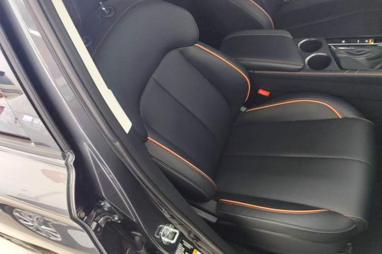 Used CHANGAN OSHAN X7 PLUS 2022 1.5T Blue Whale Edition Automatic Prestige Version Right Front Seat