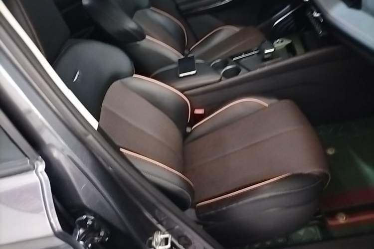 Used CHANGAN OSHAN X7 PLUS 2022 1.5T Blue Whale Edition Automatic ZhiZun Model Right Front Seat