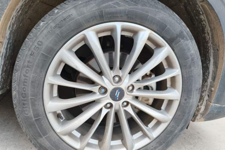 Used CHANGAN OSHAN X7 PLUS 2022 1.5T Blue Whale Edition Automatic Luxury Trim Right Front Wheel Hub
