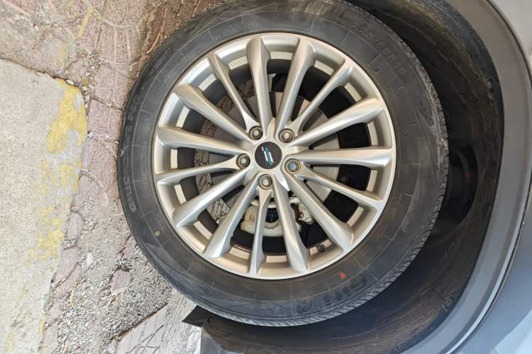Used CHANGAN OSHAN X7 PLUS 2022 1.5T Blue Whale Edition Automatic Luxury Trim Right Front Wheel Hub