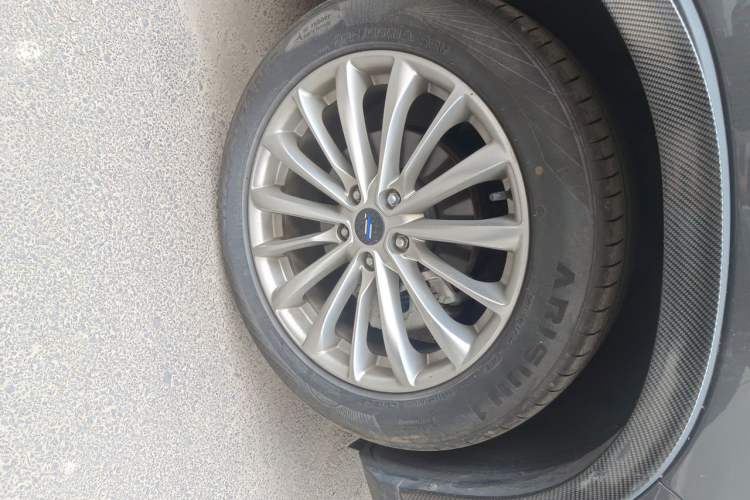 Used CHANGAN OSHAN X7 PLUS 2022 1.5T Blue Whale Edition Automatic Geeker Flagship Model Right Front Wheel Hub
