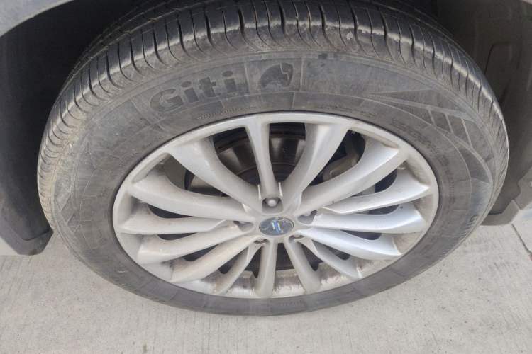 Used CHANGAN OSHAN X7 PLUS 2022 1.5T Blue Whale Edition Automatic Prestige Version Right Front Wheel Hub