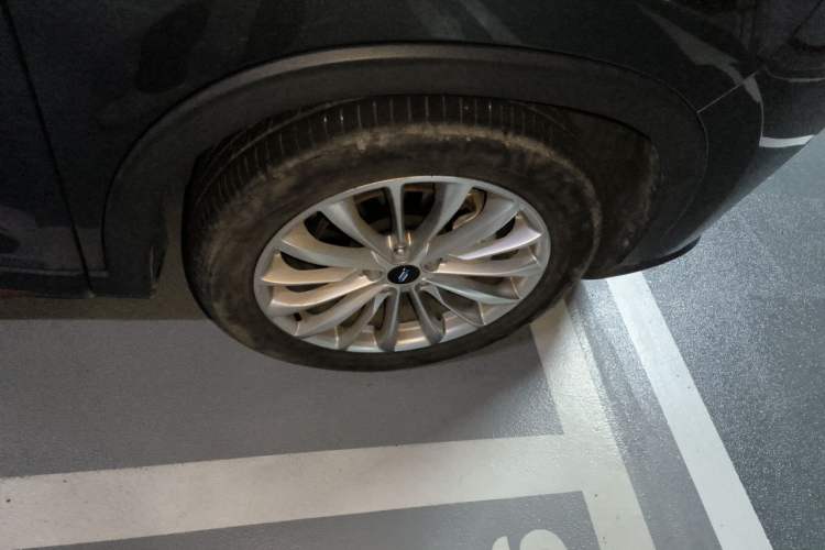Used CHANGAN OSHAN X7 PLUS 2022 1.5T Blue Whale Edition Automatic Prestige 7-Seater Right Front Wheel Hub