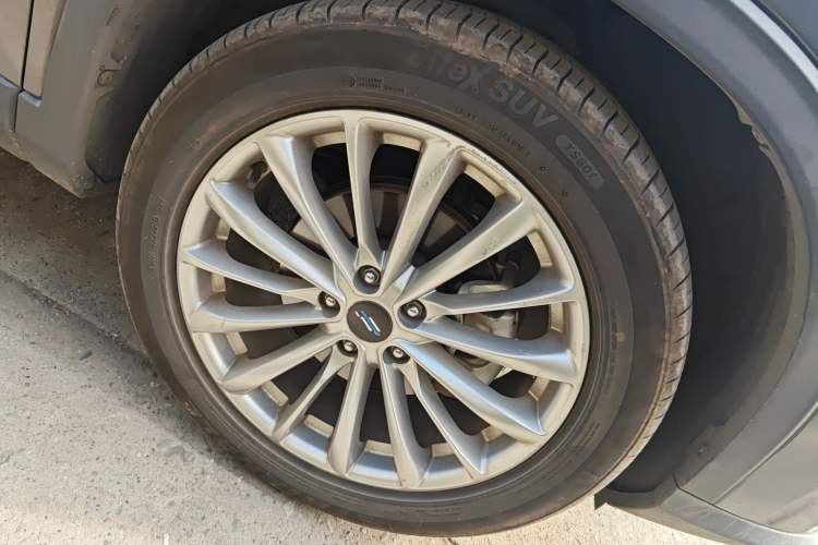 Used CHANGAN OSHAN X7 PLUS 2022 1.5T Blue Whale Edition Automatic Prestige Version Right Front Wheel Hub