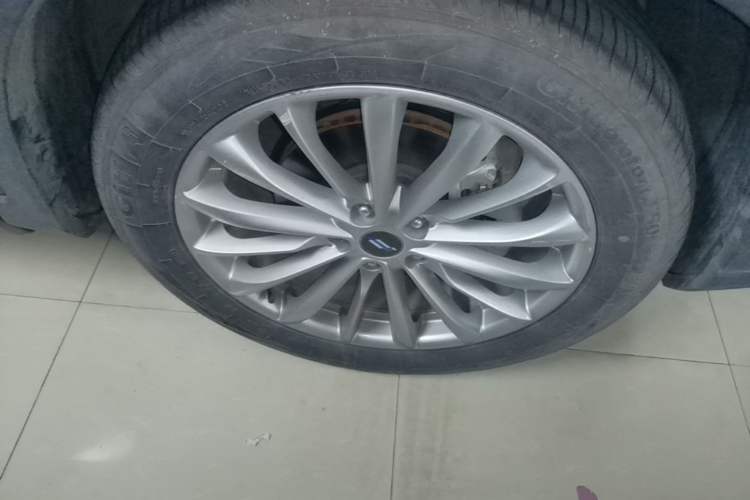 Used CHANGAN OSHAN X7 PLUS 2022 1.5T Blue Whale Edition Automatic Prestige Version Right Front Wheel Hub