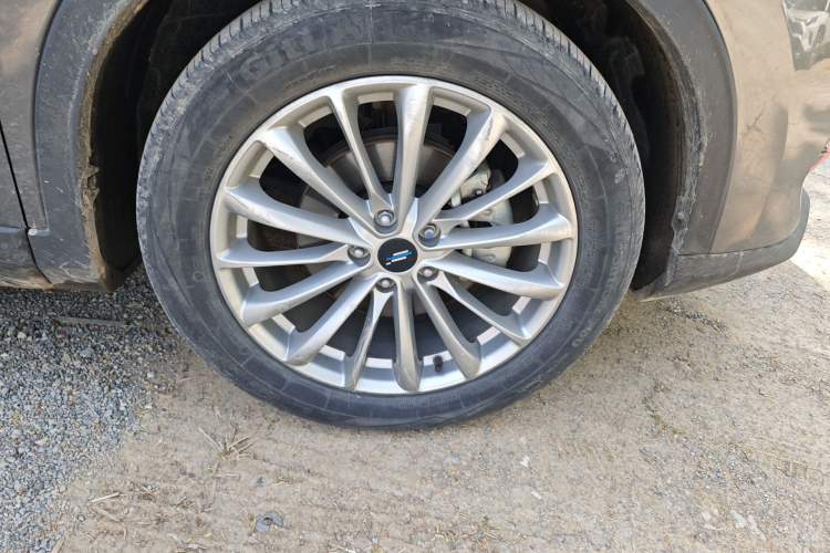 Used CHANGAN OSHAN X7 PLUS 2022 1.5T Blue Whale Edition Automatic Prestige Version Right Front Wheel Hub