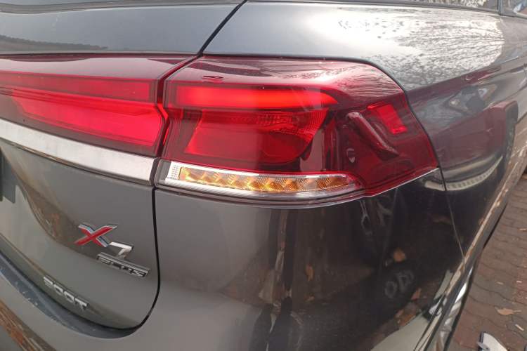 Used CHANGAN OSHAN X7 PLUS 2022 1.5T Blue Whale Edition Automatic Prestige Version Right Rear Taillight