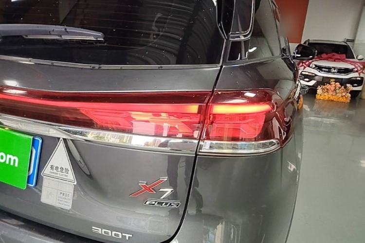 Used CHANGAN OSHAN X7 PLUS 2022 1.5T Blue Whale Edition Automatic Smart Luxury 7-Seater Right Rear Taillight