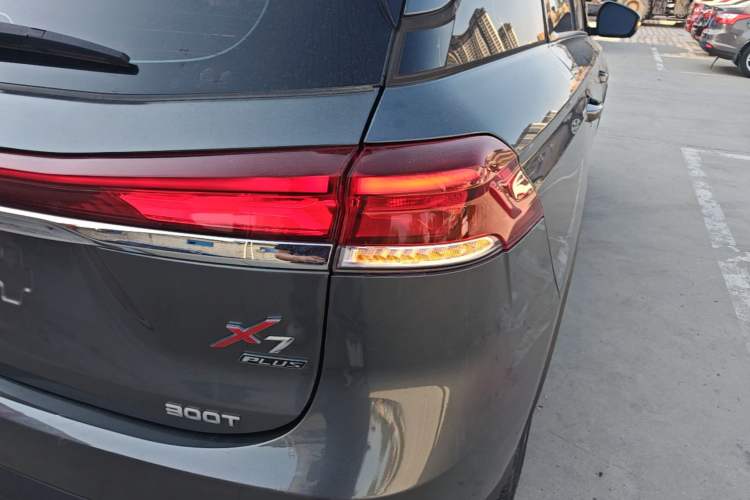 Used CHANGAN OSHAN X7 PLUS 2022 1.5T Blue Whale Edition Automatic Prestige Version Right Rear Taillight