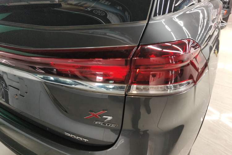Used CHANGAN OSHAN X7 PLUS 2022 1.5T Blue Whale Edition Automatic Luxury Trim Right Rear Taillight