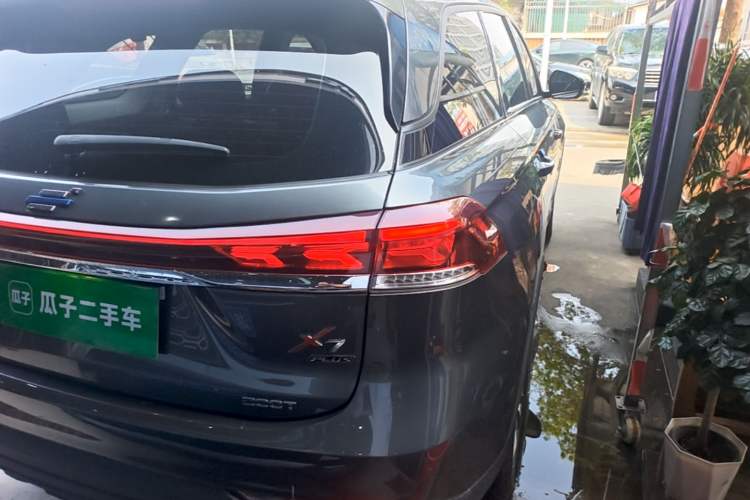 Used CHANGAN OSHAN X7 PLUS 2022 1.5T Blue Whale Edition Automatic Luxury 7-Seater Right Rear Taillight