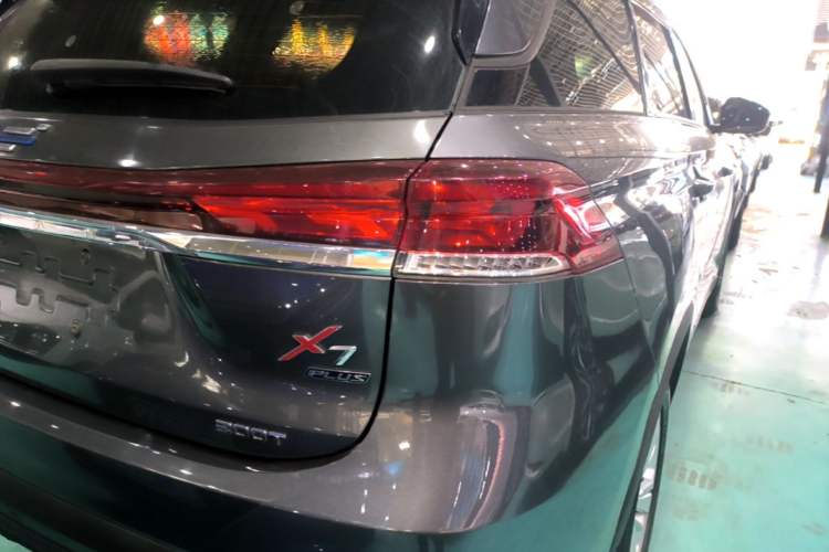 Used CHANGAN OSHAN X7 PLUS 2022 1.5T Blue Whale Edition Automatic Luxury Version Right Rear Taillight